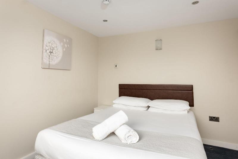 The R Inn Hotel image