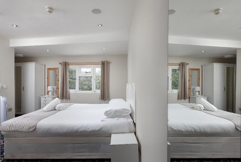 The R Inn Hotel image