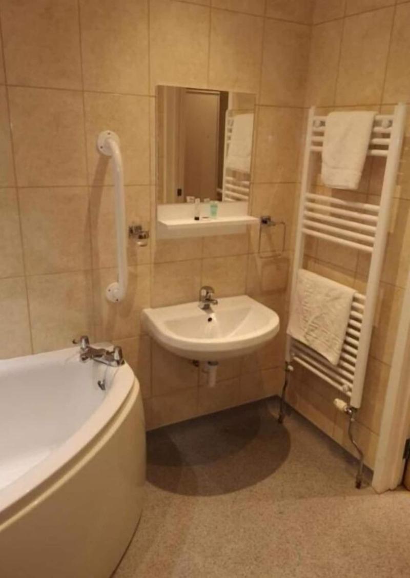 The R Inn Hotel image