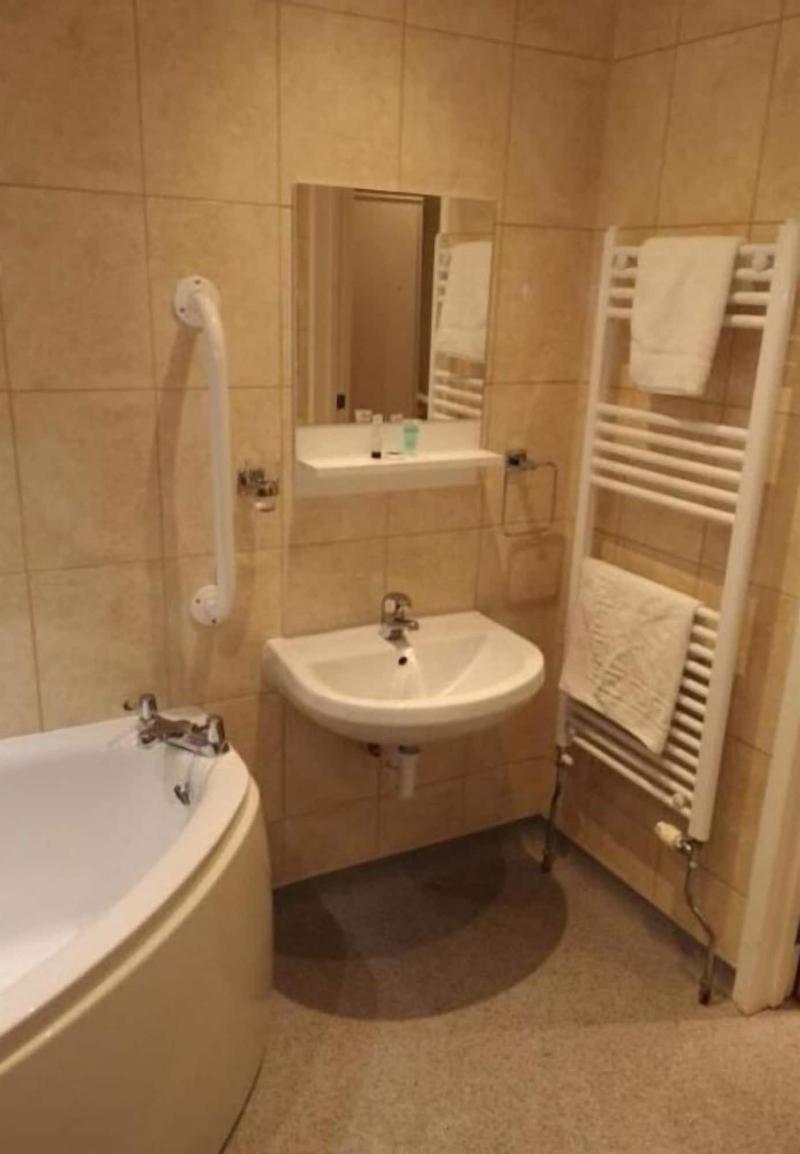 The R Inn Hotel image