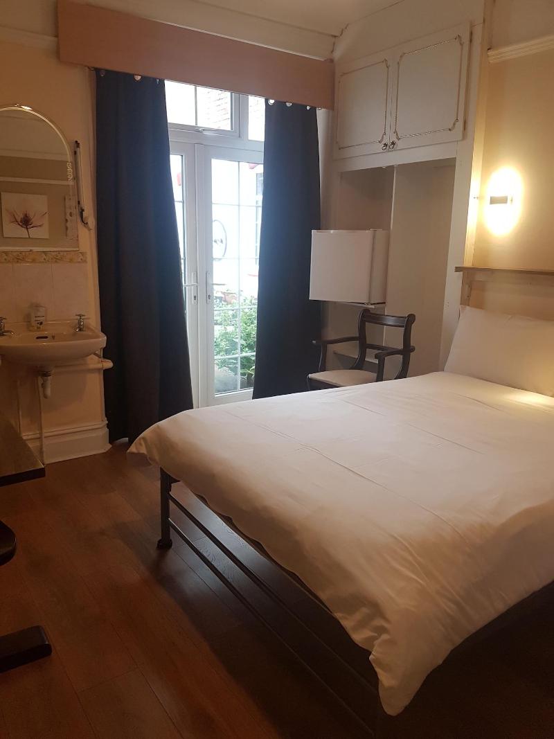 Glenfield Lodge Guest House image