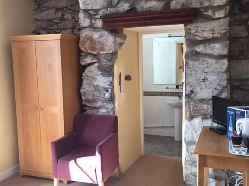 The Grapes Hotel image