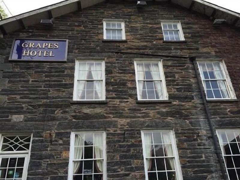 The Grapes Hotel image