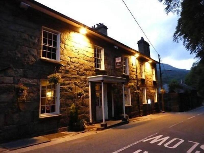 The Grapes Hotel image
