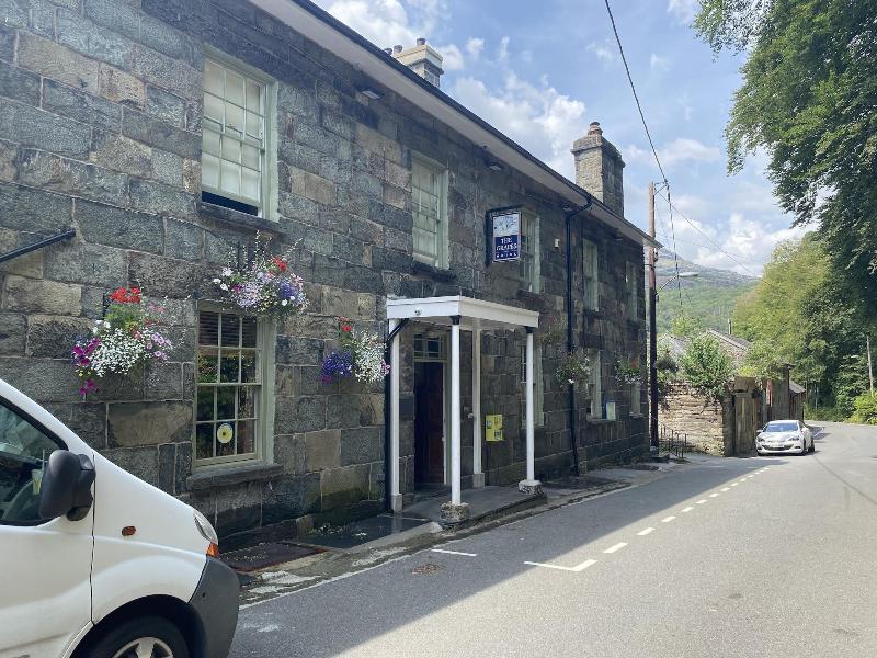 The Grapes Hotel image