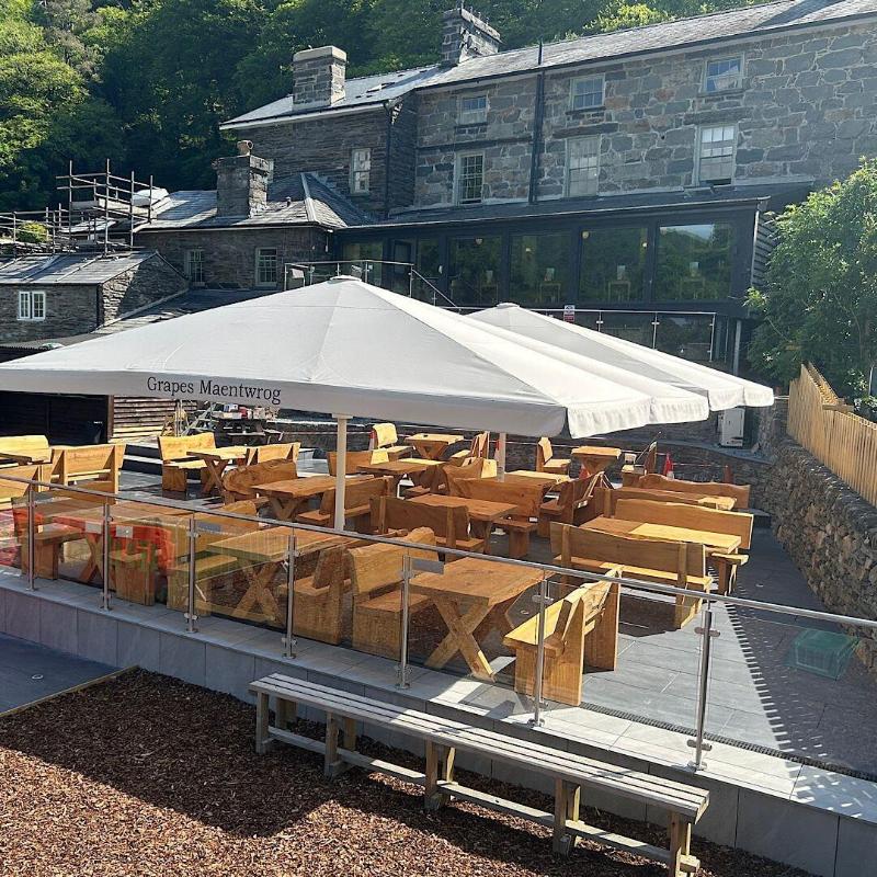 The Grapes Hotel image