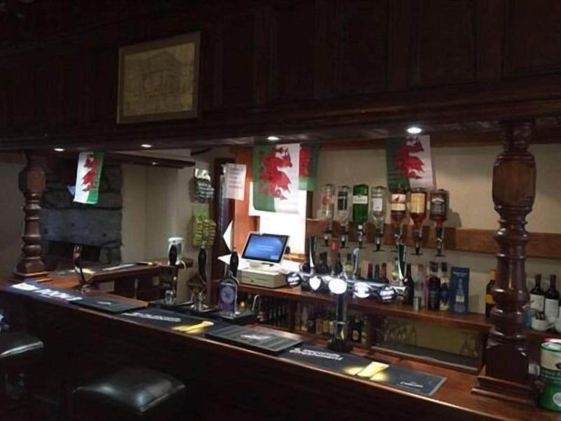 The Grapes Hotel image