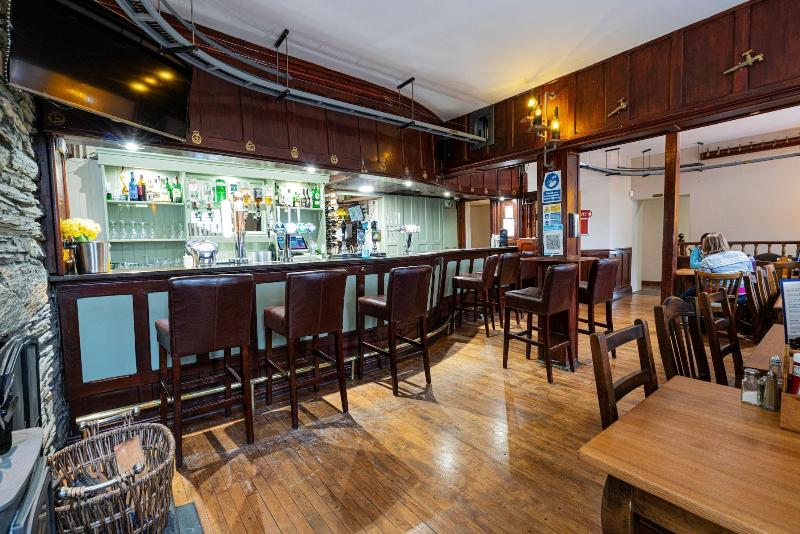 The Grapes Hotel image