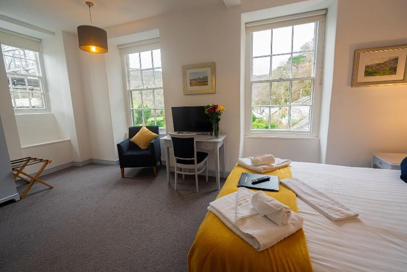 The Grapes Hotel image