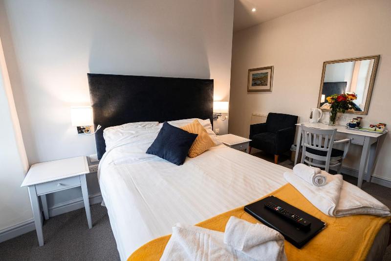 The Grapes Hotel image