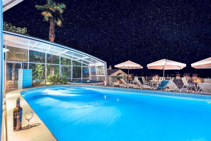 Villa Roses Apartments & Wellness image