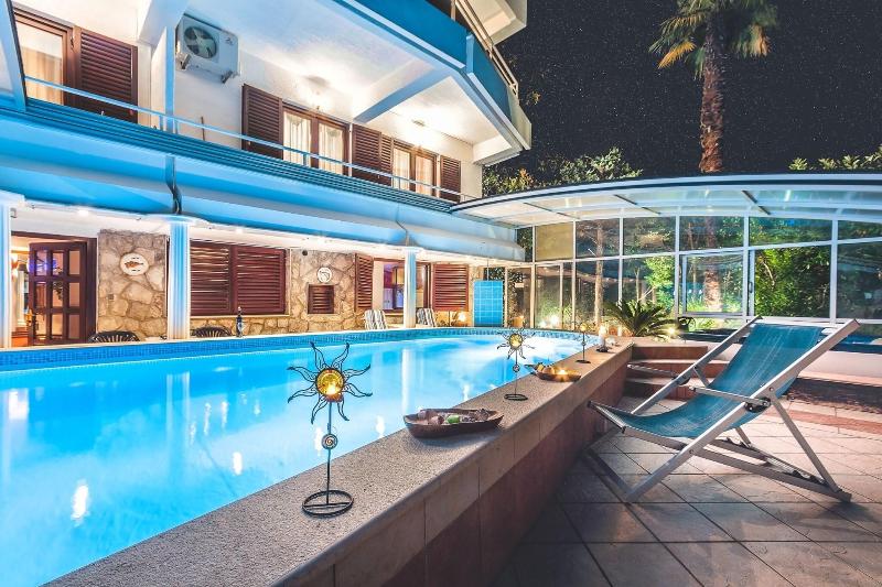 Villa Roses Apartments & Wellness image
