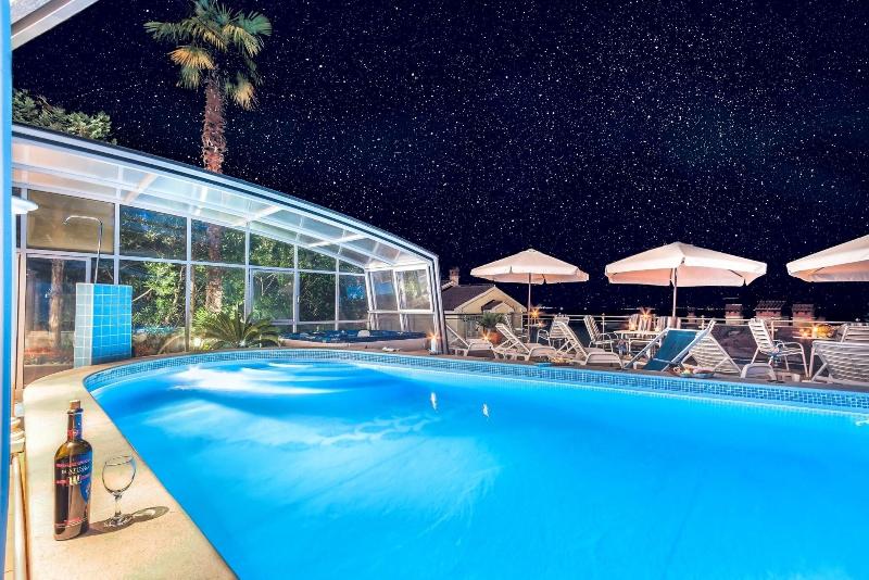 Villa Roses Apartments & Wellness image