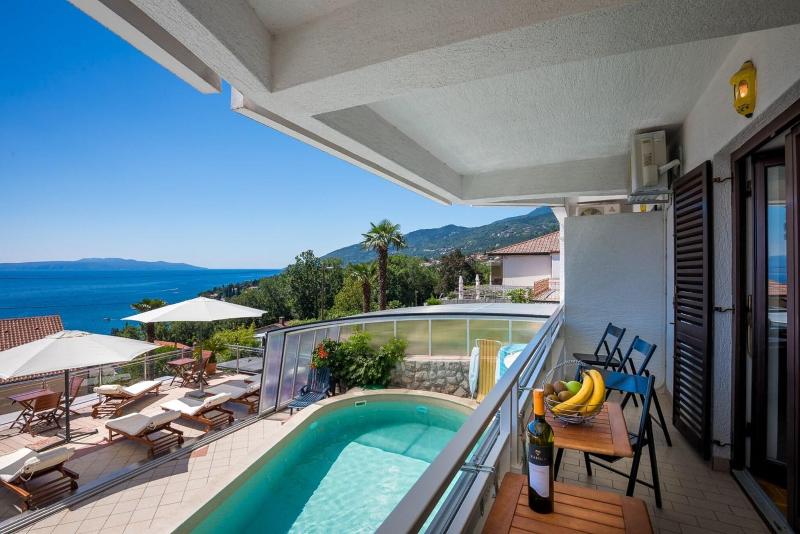 Villa Roses Apartments & Wellness image