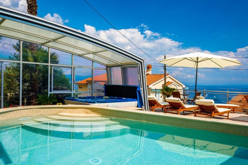 Villa Roses Apartments & Wellness image