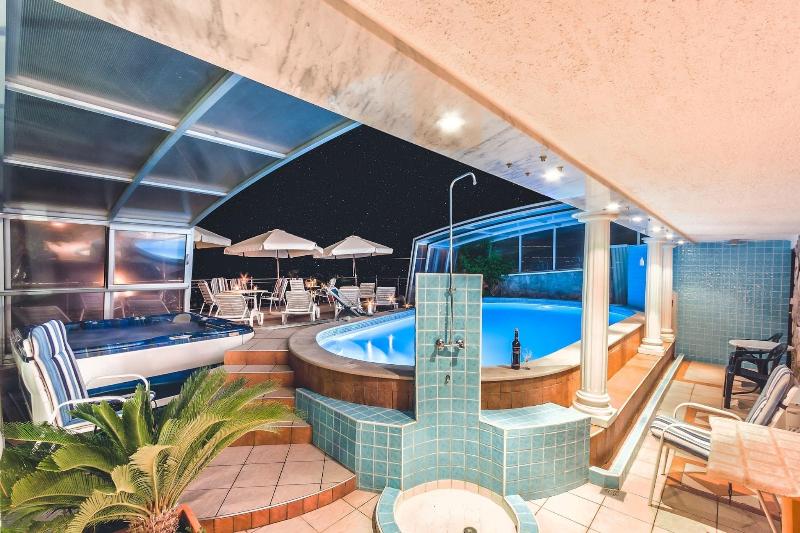 Villa Roses Apartments & Wellness image