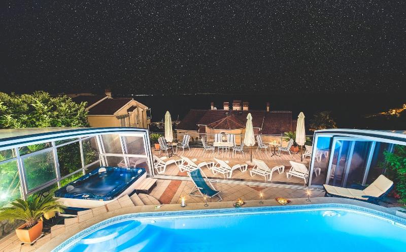 Villa Roses Apartments & Wellness image