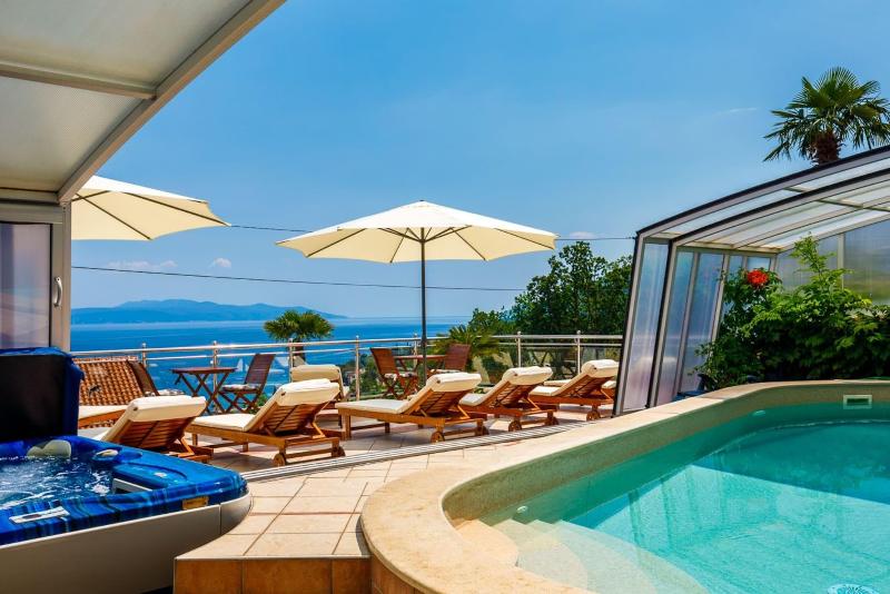 Villa Roses Apartments & Wellness image