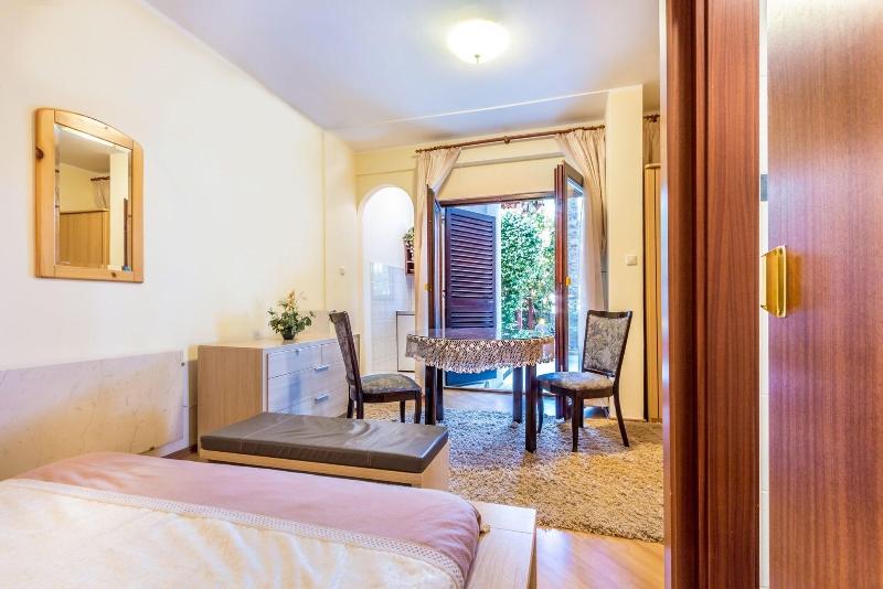 Villa Roses Apartments & Wellness image