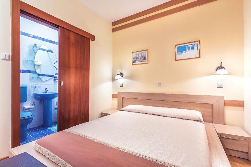 Villa Roses Apartments & Wellness image