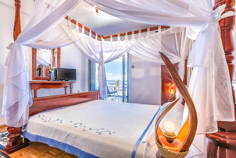 Villa Roses Apartments & Wellness image