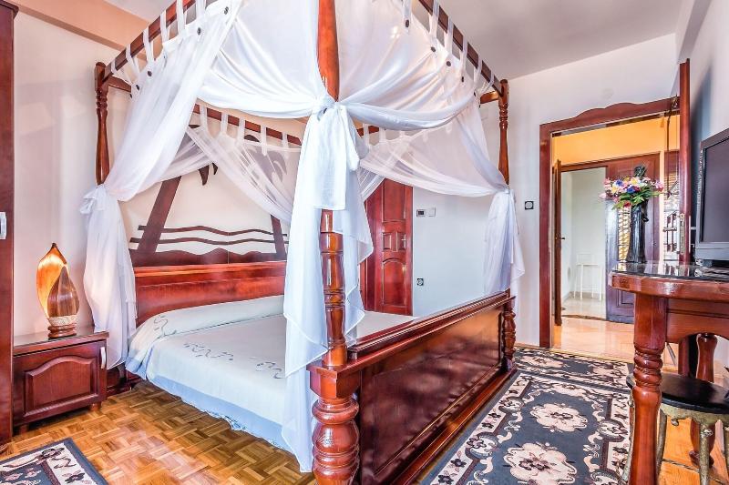 Villa Roses Apartments & Wellness image