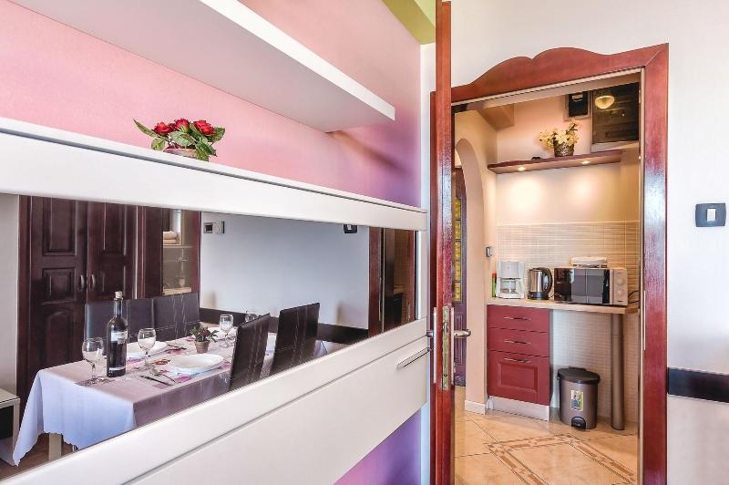 Villa Roses Apartments & Wellness image