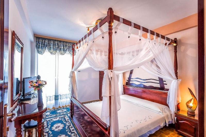 Villa Roses Apartments & Wellness image