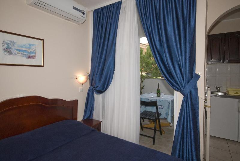 Villa Roses Apartments & Wellness image