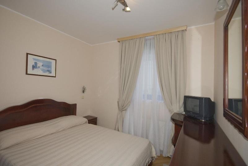 Villa Roses Apartments & Wellness image