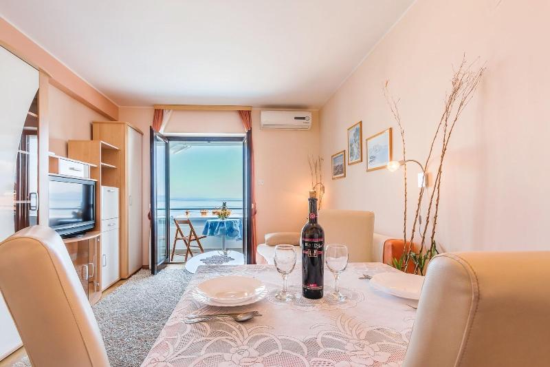 Villa Roses Apartments & Wellness image