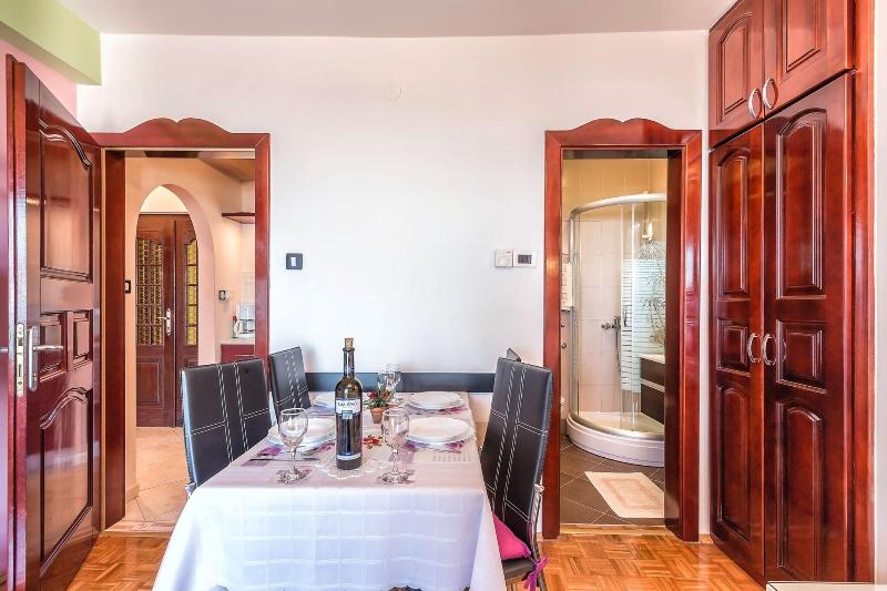 Villa Roses Apartments & Wellness image