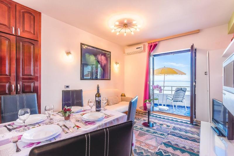 Villa Roses Apartments & Wellness image