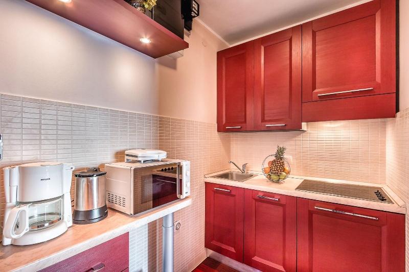 Villa Roses Apartments & Wellness image
