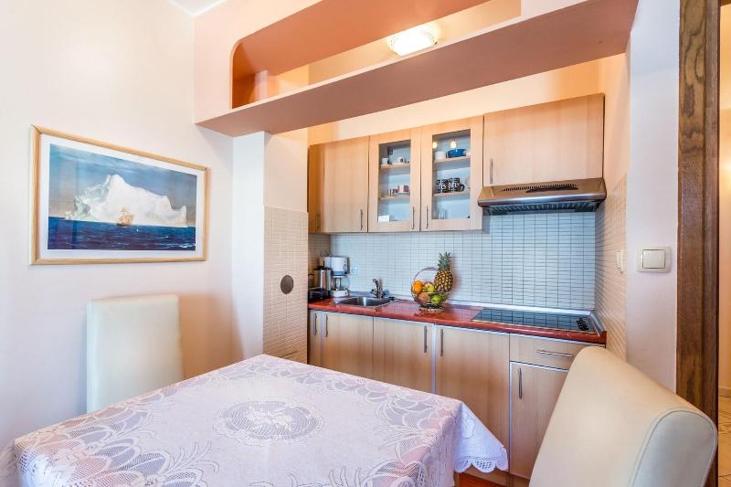 Villa Roses Apartments & Wellness image