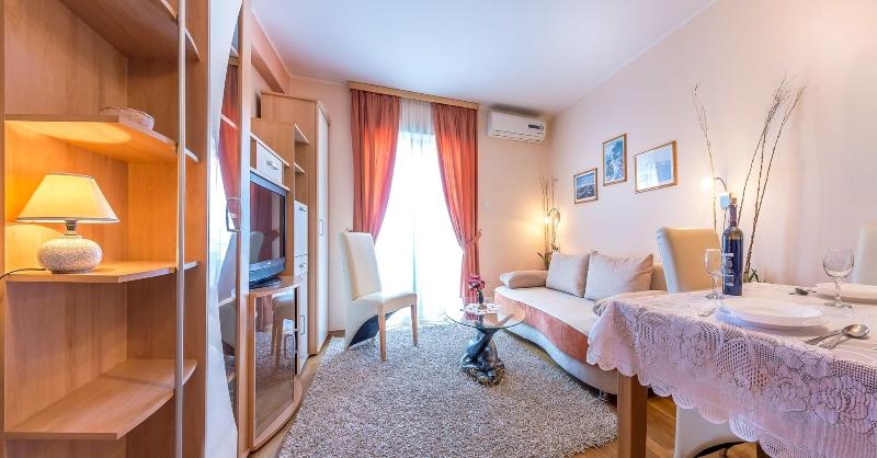 Villa Roses Apartments & Wellness image