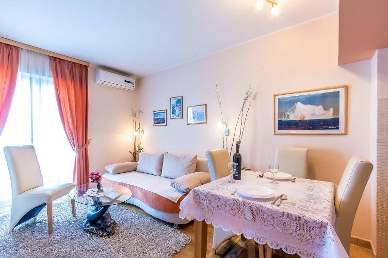 Villa Roses Apartments & Wellness image
