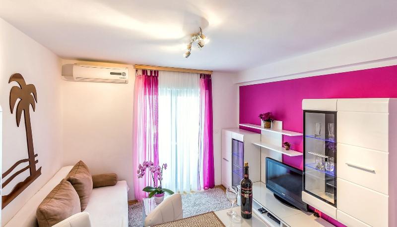 Villa Roses Apartments & Wellness image