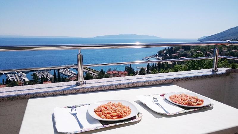 Villa Roses Apartments & Wellness image