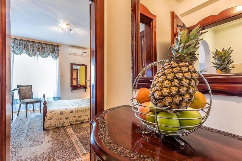 Villa Roses Apartments & Wellness image