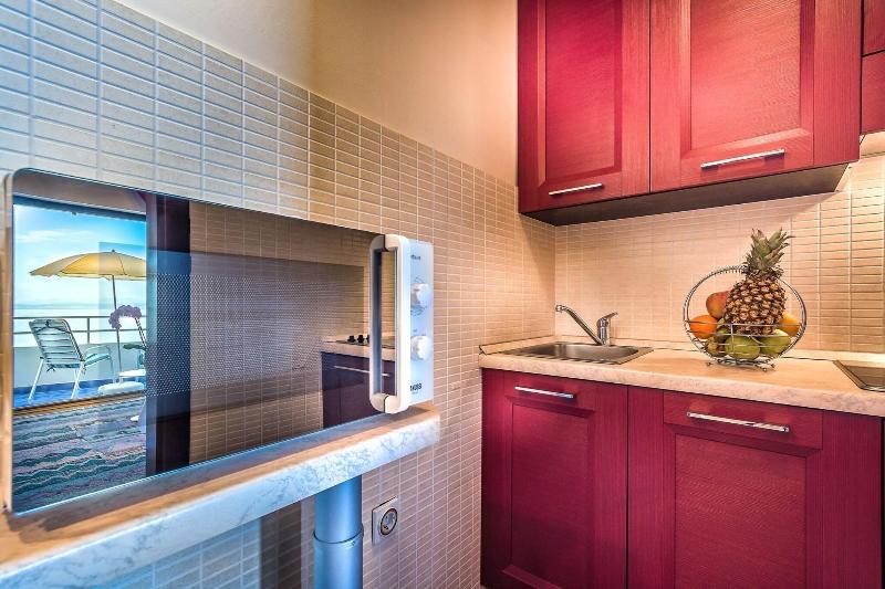 Villa Roses Apartments & Wellness image