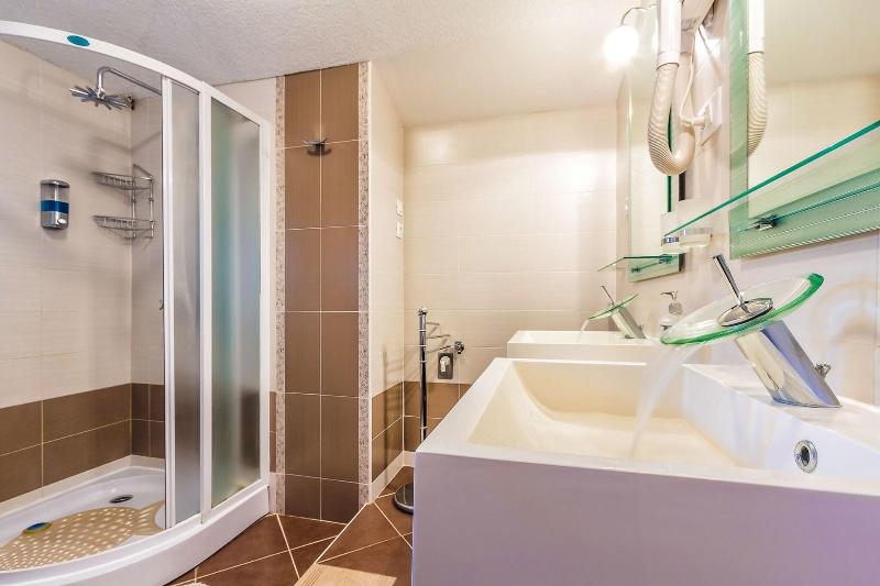 Villa Roses Apartments & Wellness image