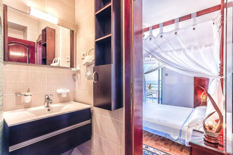 Villa Roses Apartments & Wellness image