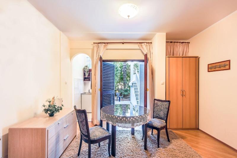 Villa Roses Apartments & Wellness image