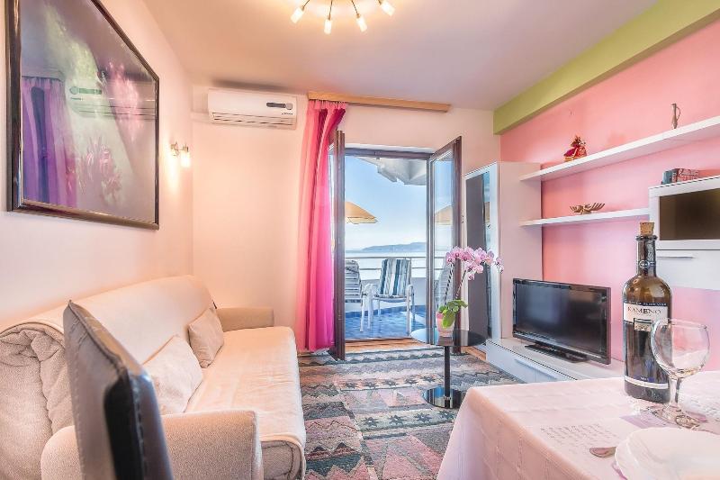 Villa Roses Apartments & Wellness image