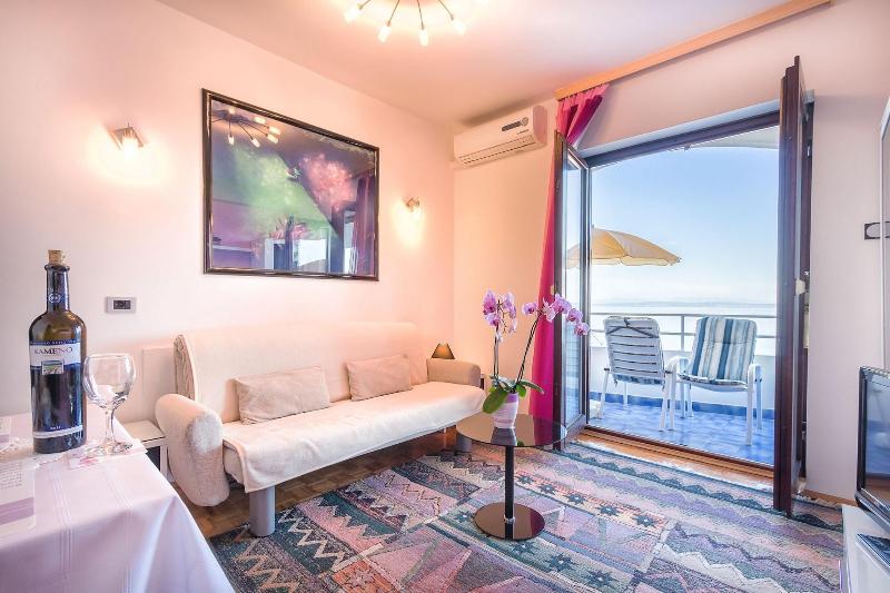 Villa Roses Apartments & Wellness image