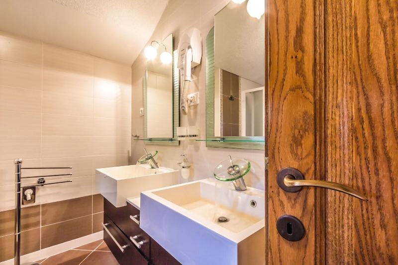 Villa Roses Apartments & Wellness image
