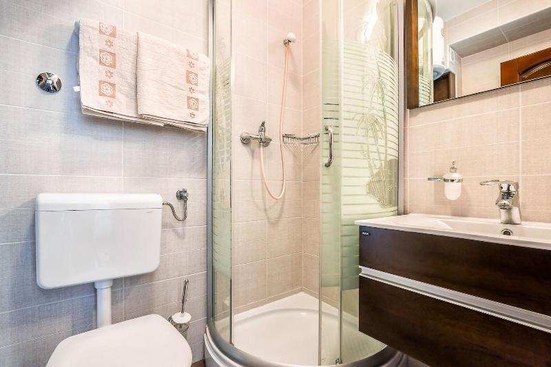 Villa Roses Apartments & Wellness image