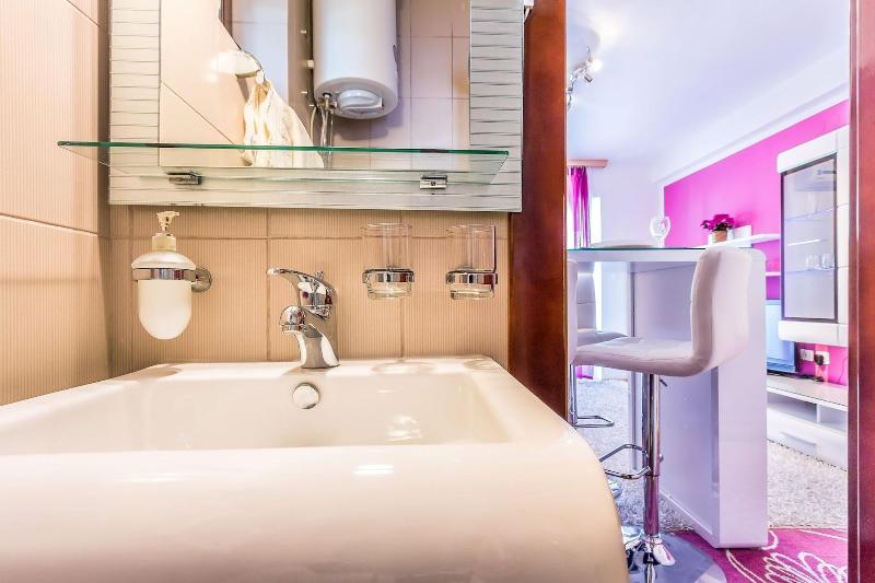 Villa Roses Apartments & Wellness image