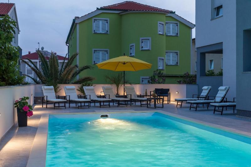 Pool Apartments Lucky Luke image